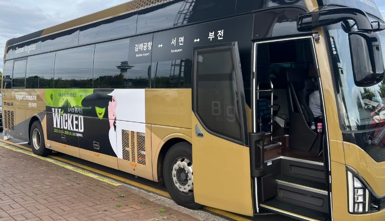 부산 공항리무진 외부 랩핑 광고 사례