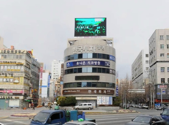 롯데백화점 광복점 맞은편 LED 전광판