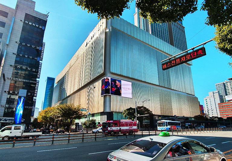 롯데백화점 부산본점 곡면 LED 전광판